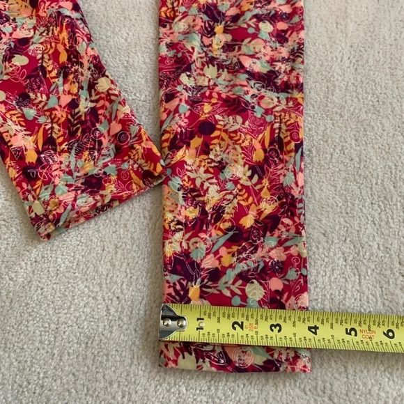 Like NEW LuLaRoe minor flora/leaves leggings, OS - Picture 13 of 14